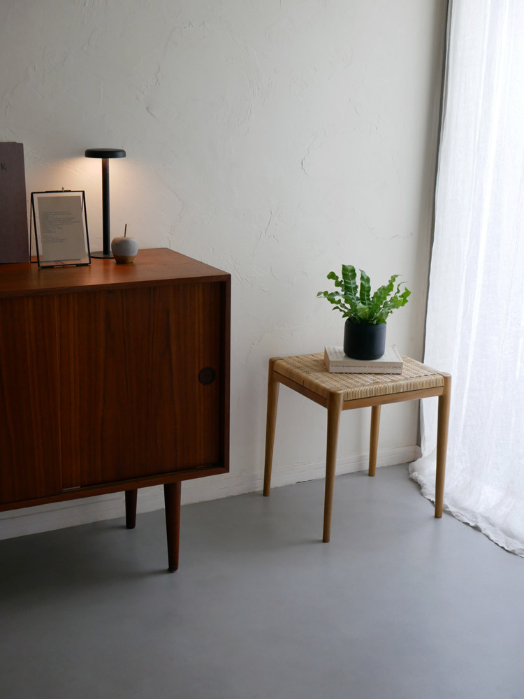 チーク無垢材と籐のスツールとベンチ