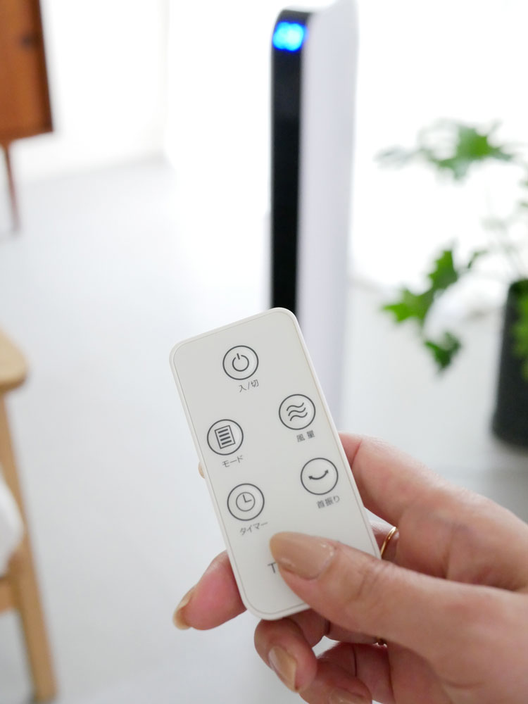 スリムデザインのTHREEUPタワーファン