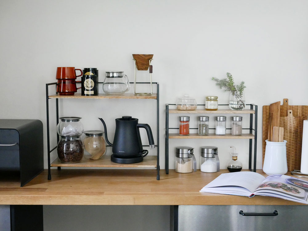 ポッシュリビングのマンゴーウッドとアイアン製スタンドシェルフ