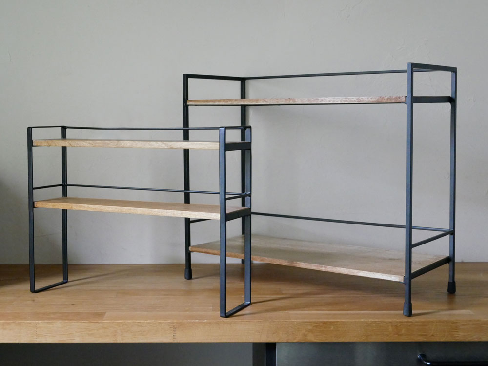 ポッシュリビングのマンゴーウッドとアイアン製スタンドシェルフ