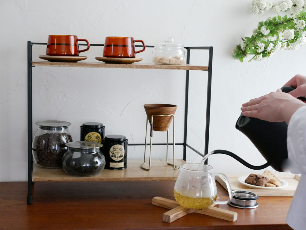 ポッシュリビング製マンゴーウッドとアイアンのスタンドシェルフ