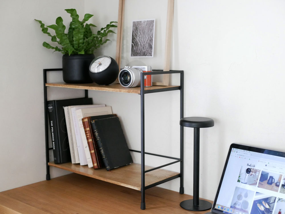 ポッシュリビングのマンゴーウッド製スタンドシェルフ