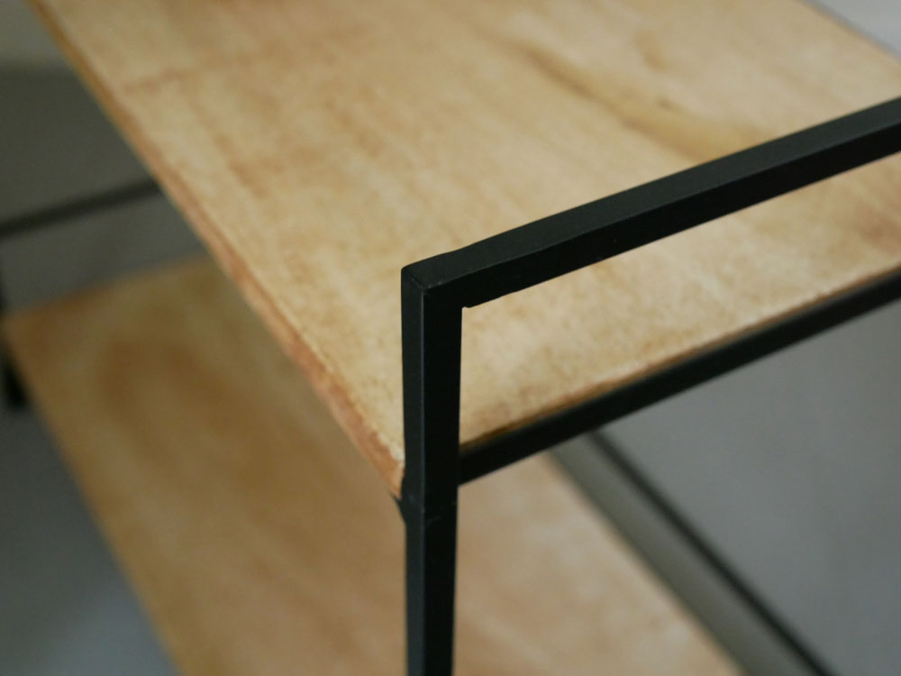 ポッシュリビングのマンゴーウッドとアイアン製スタンドシェルフ