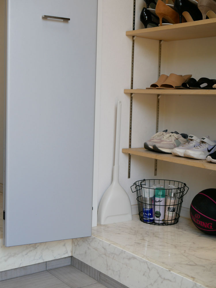 MARNAブランドのホウキとチリトリのセット