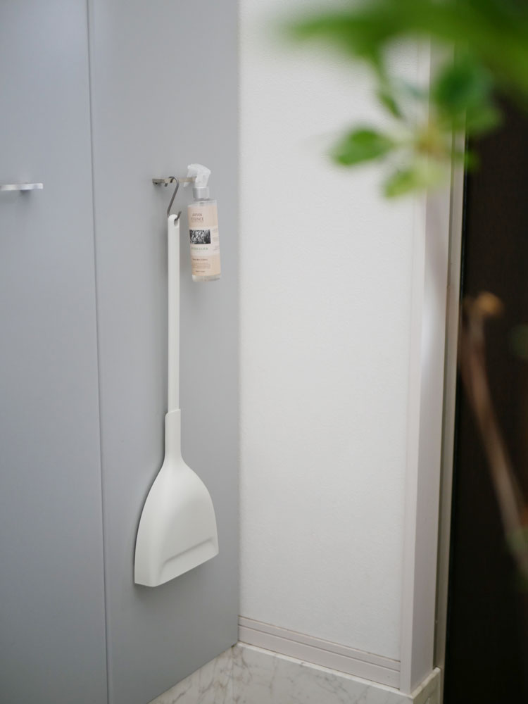 マーナ製ホウキとちりとりのセット