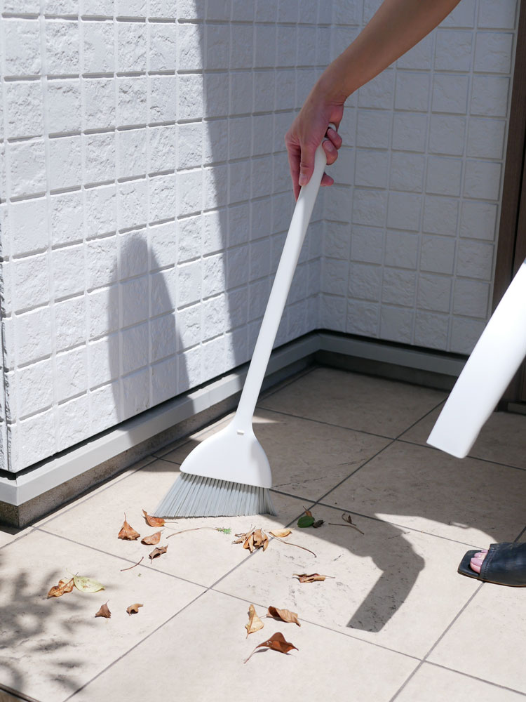 マーナ製ホウキとちりとりのセット