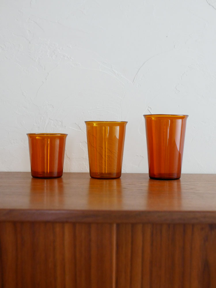 キントー CAST AMBER のグラスとジャグセット