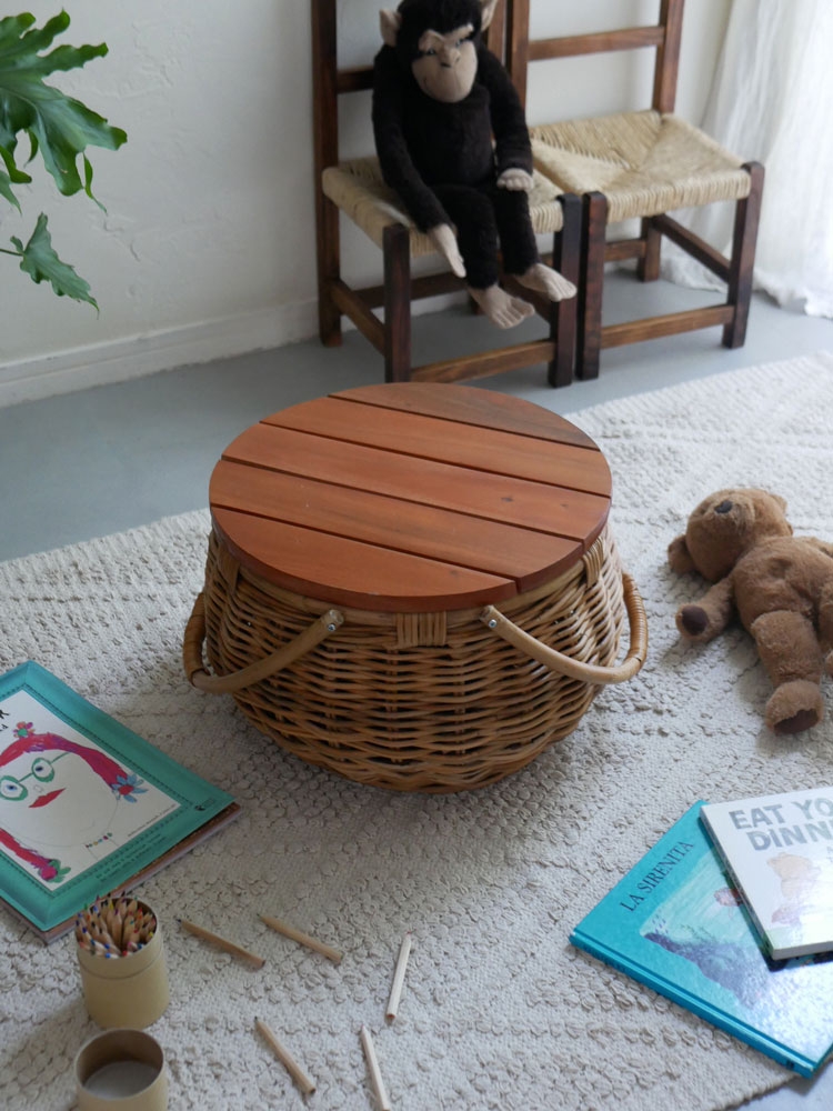 ラタン蓋がテーブルになるクレエ製バスケット