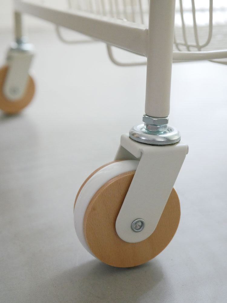 スチールフレームのキャリーバスケットワゴン、木製取っ手付き