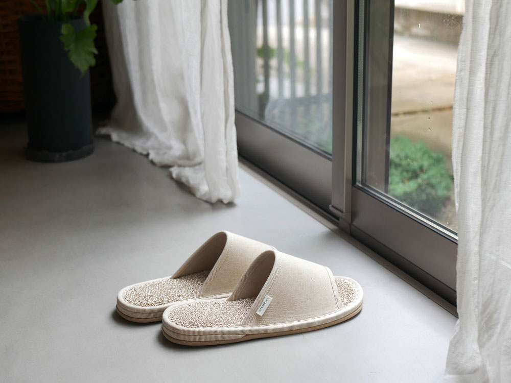 ベージュ色のささ和紙スリッパ