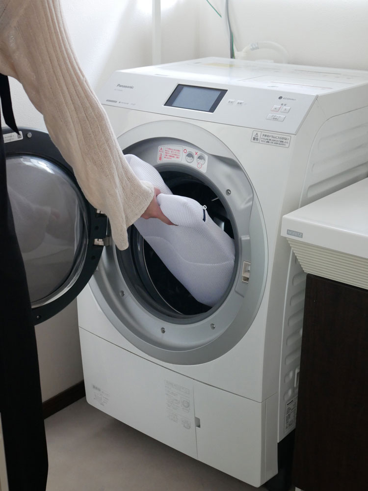 SASAWASHIのささ和紙バスマットがバスルームに置かれている様子