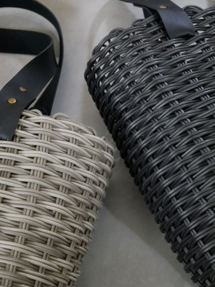 sarasa designのb2c メルカドバッグ。PP素材の横長サイズ（W45xH25xD17cm）で持ち手が45cmのトートバッグ