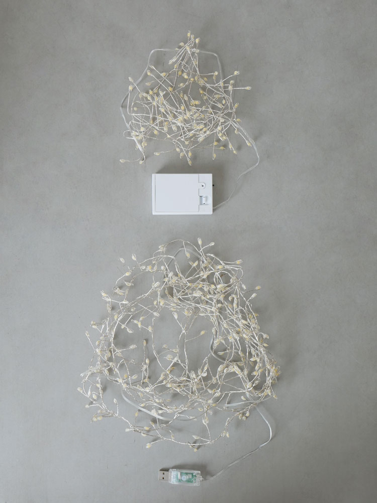 Horn Please製1.5メートルの白色LEDワイヤーライト ブランチ グロートが装飾用に配置された画像