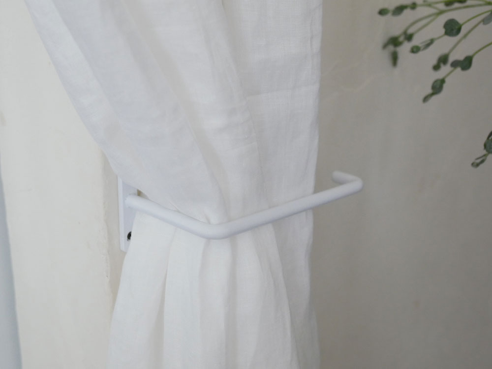 ポッシュリビングの白色アイアンマルチハンガー