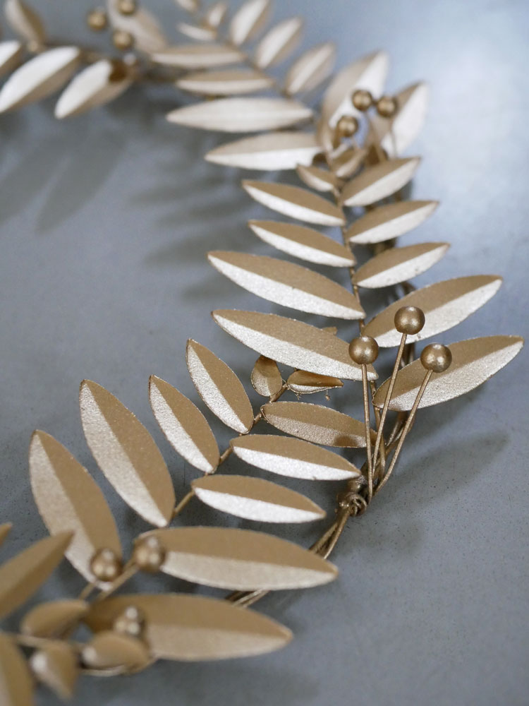 ホーンプリーズメイドのブリキワイヤーガーランド