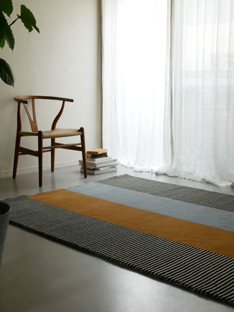 アデペシュ製アート柄ウールラグ1500