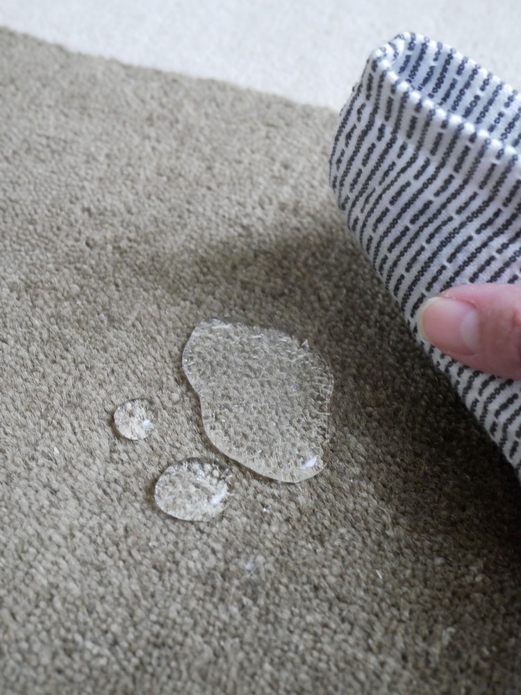 a.depecheブランドのアートカラーウールラグ