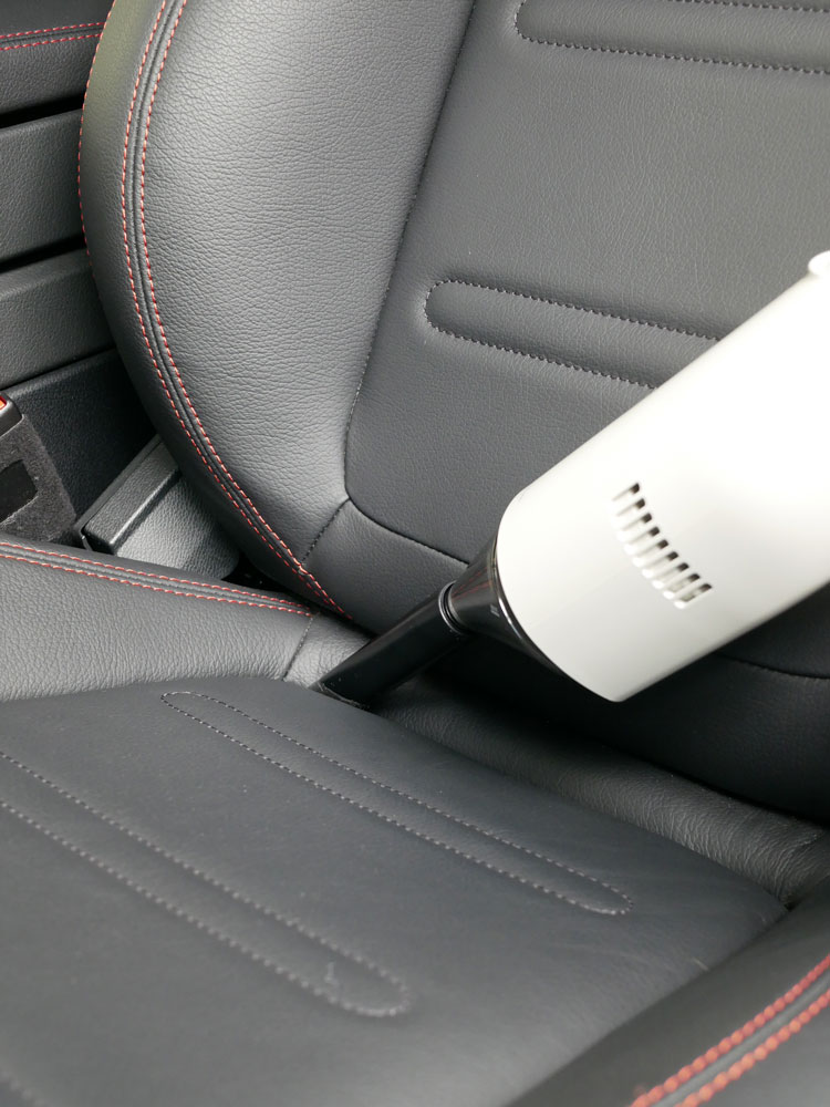 白色のrecolteコードレスウェット＆ドライクリーナー