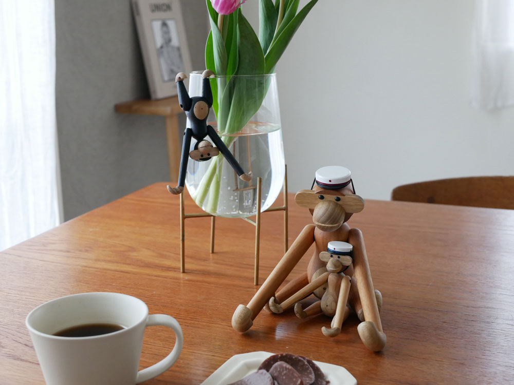 KAY BOJESEN製ビーチ材使用の木製スチューデントキャップ。塗装仕上げのデザイン