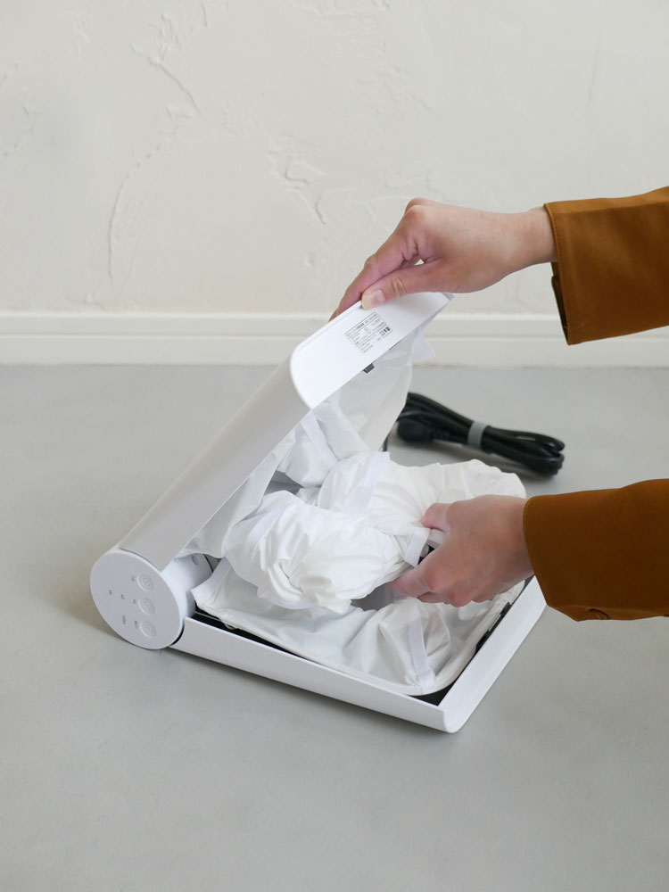 ±０ブランドのコンパクト衣類乾燥機本体画像