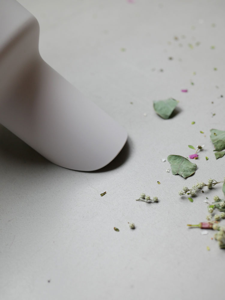 プラスマイナスゼロ ハンディクリーナー本体とスタンド