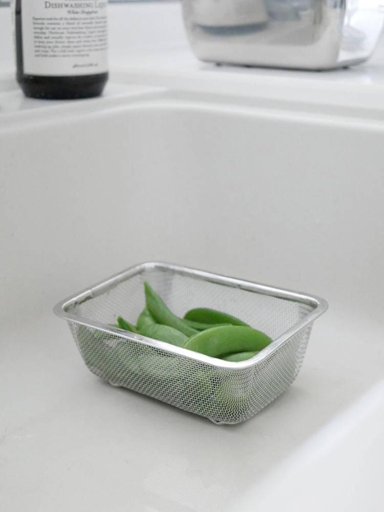 シリコンフタ付きの角型バットとザルセット