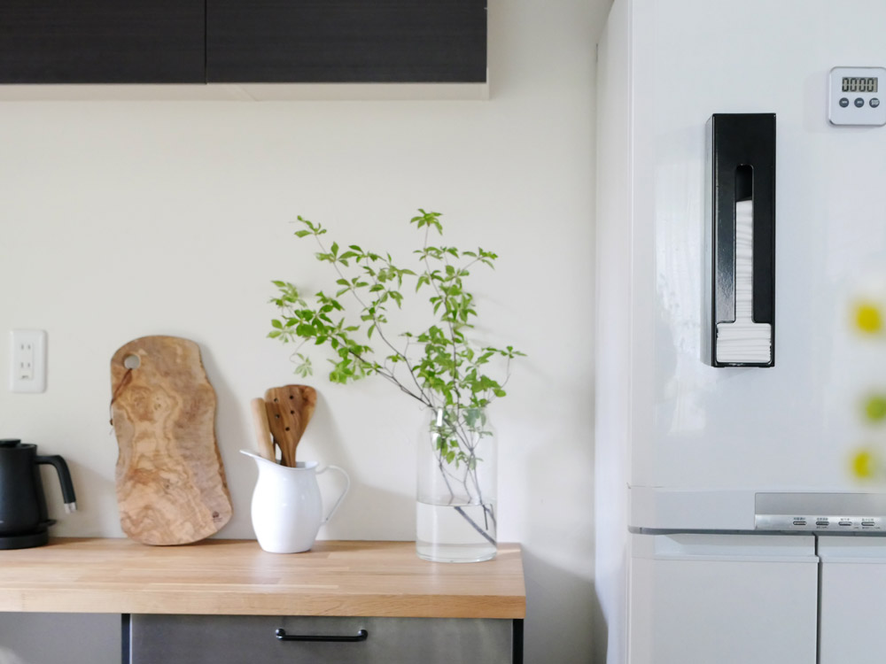 YAMAZAKIの黒いタワー型ポリ袋ストッカー