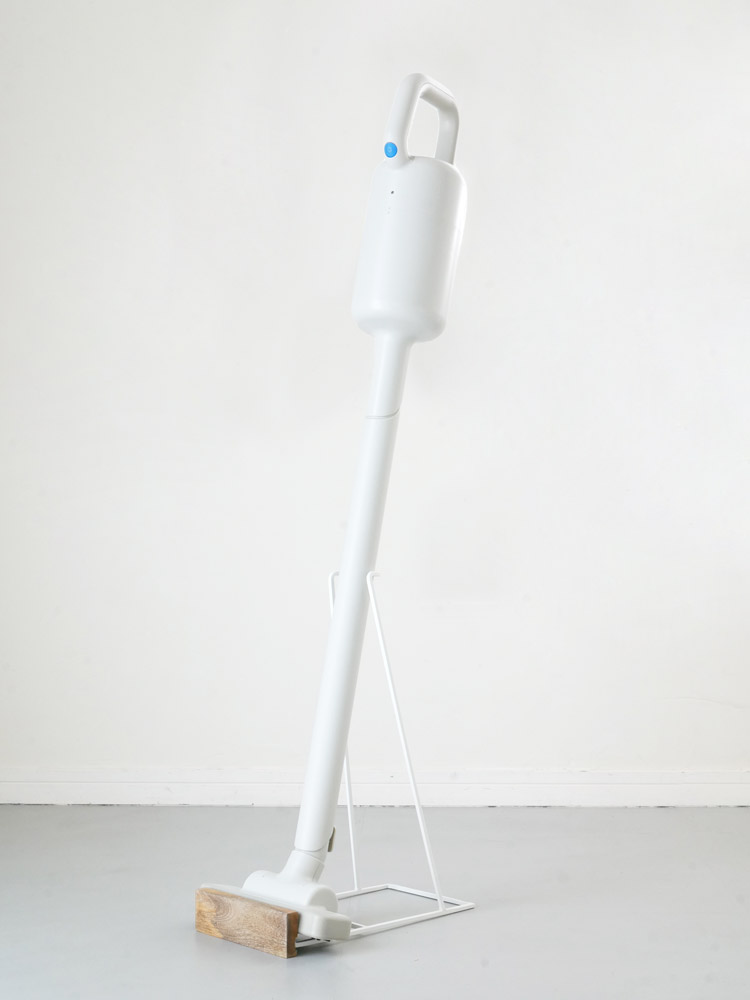 ポッシュリビングのマンゴーウッドクリーナースタンド