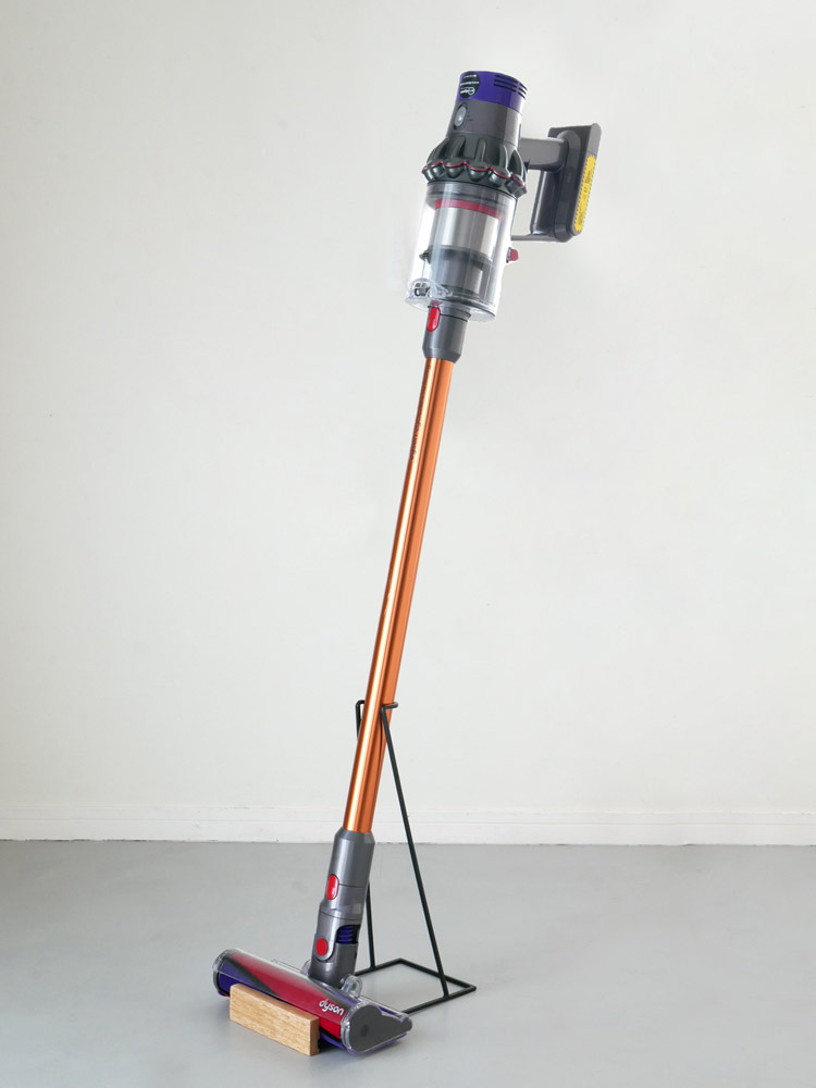 ポッシュリビング製マンゴーウッドとアイアンのクリーナースタンド