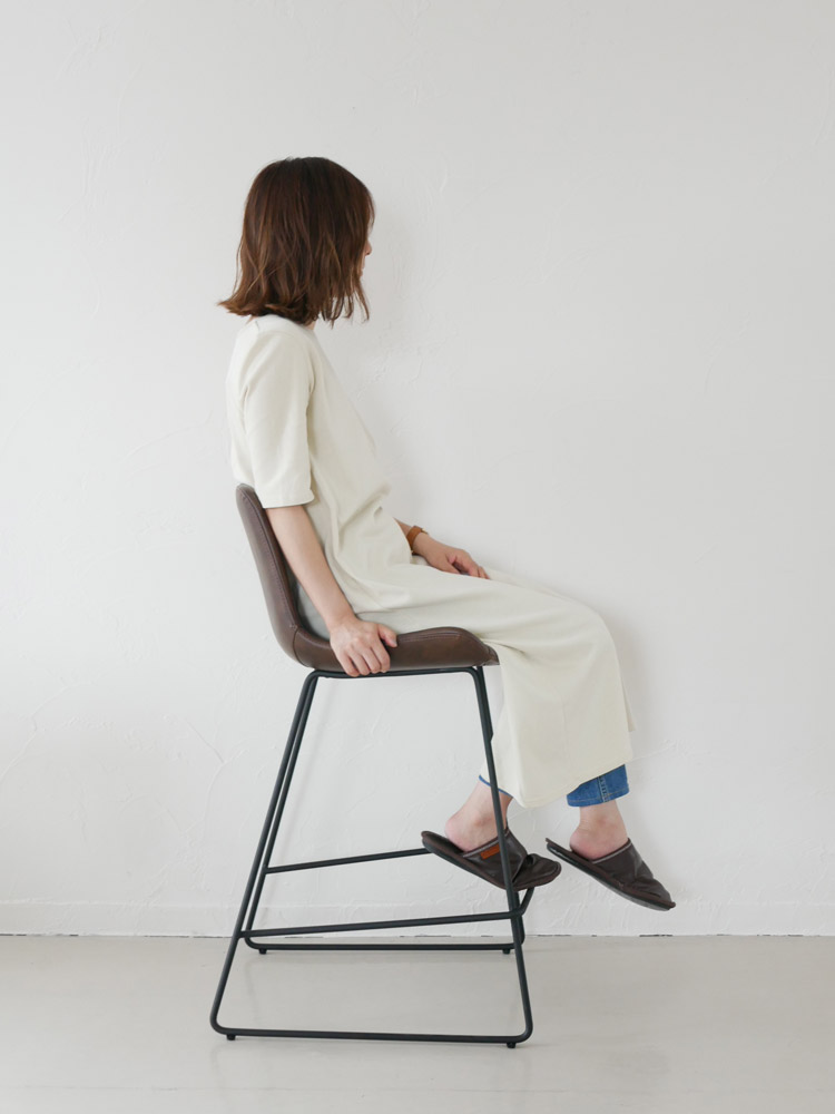 スチールとPU素材のアデペシュ PUNISHカウンターチェア