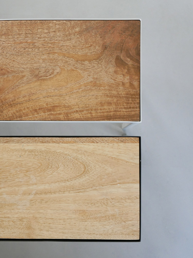 ポッシュリビングのマンゴーウッドとアイアン製マガジンラック