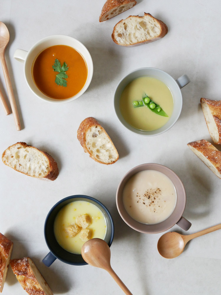 SAKUZAN製Saraスープカップ、手作り磁器で自然な釉薬の風合いが特徴の約350ml容量のカップ