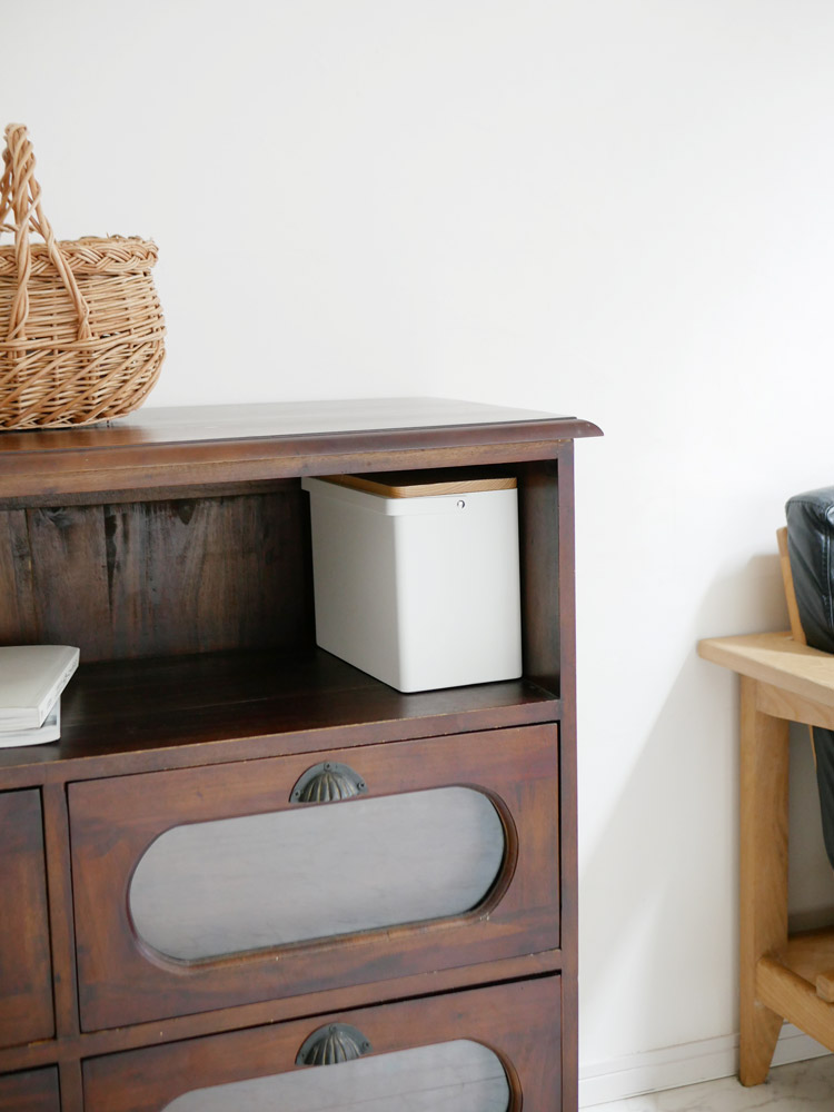 tower/Yamazakiのスチール製救急箱、木製蓋とトレー付き