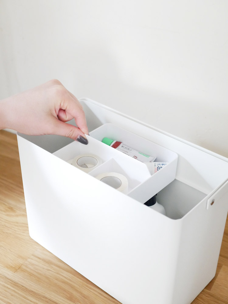 tower/Yamazakiブランドのスチール製救急箱