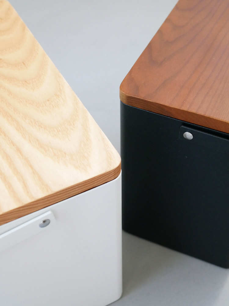 タワーブランドのスチール製救急箱と木製蓋