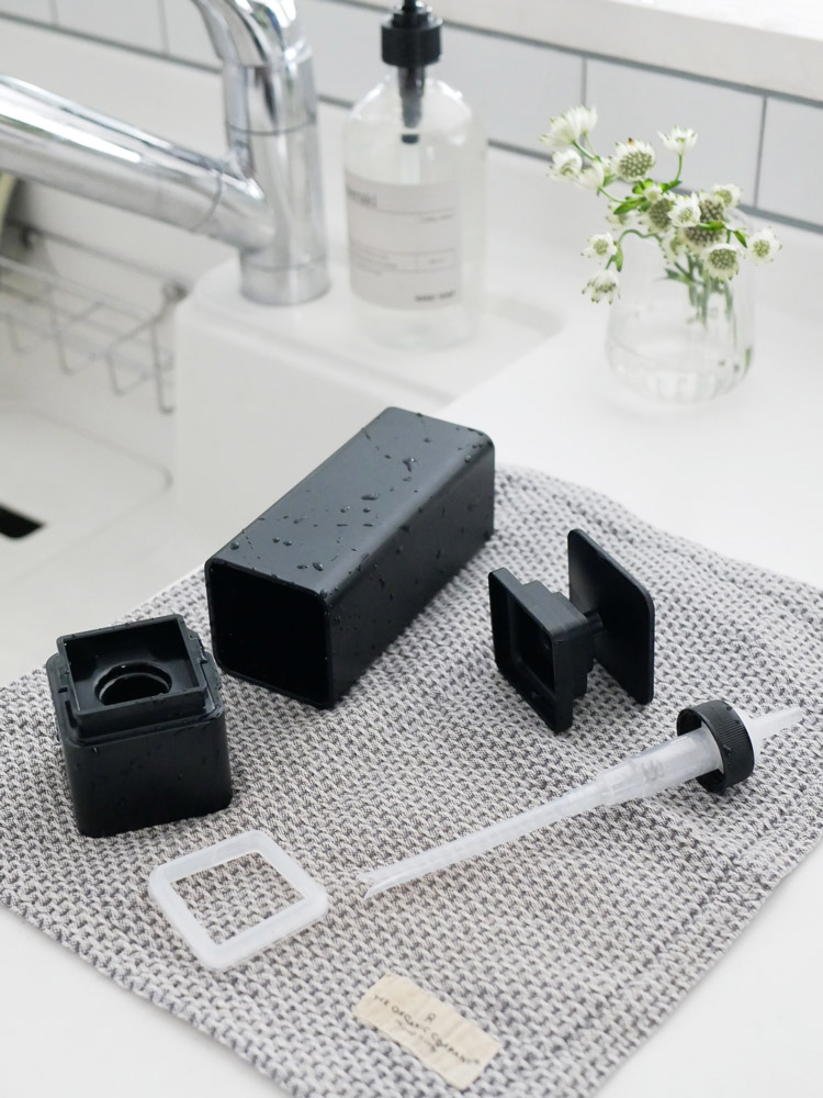 towerブランドの片手操作ディスペンサー、透明PET-G製