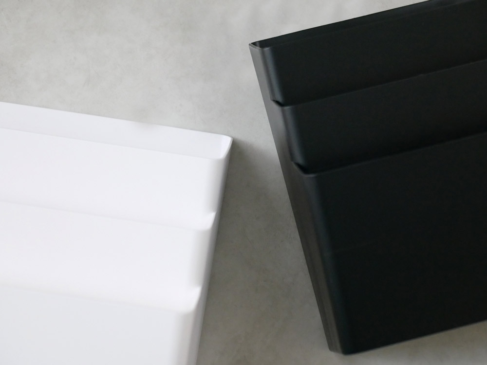 ヤマザキ製黒色3段マグネット収納ポケット