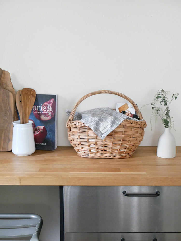 POSH LIVINGのラウンドおよびオーバル型ウィッカーバスケット。手作りの柳素材で作られたスタイリッシュなかご