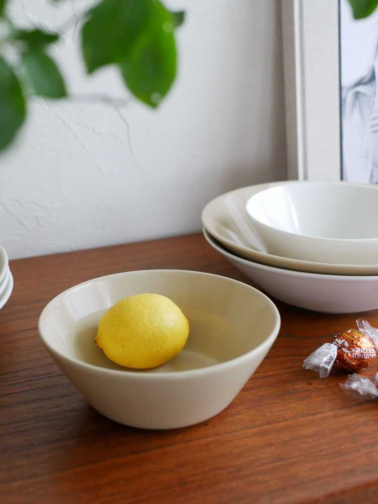 イッタラのティーマ磁器ボウル、15cmと21cm