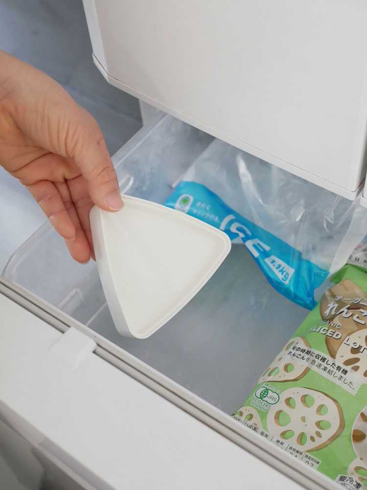 保冷剤付きジェルクール三角ランチボックス