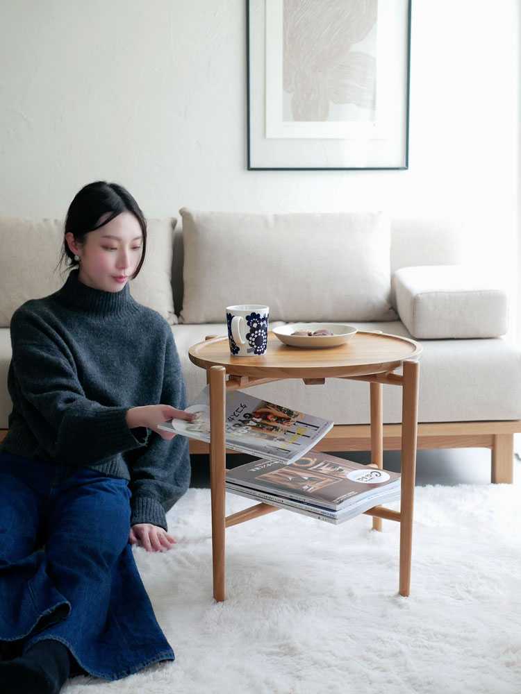 チーク材の折りたたみサイドテーブル