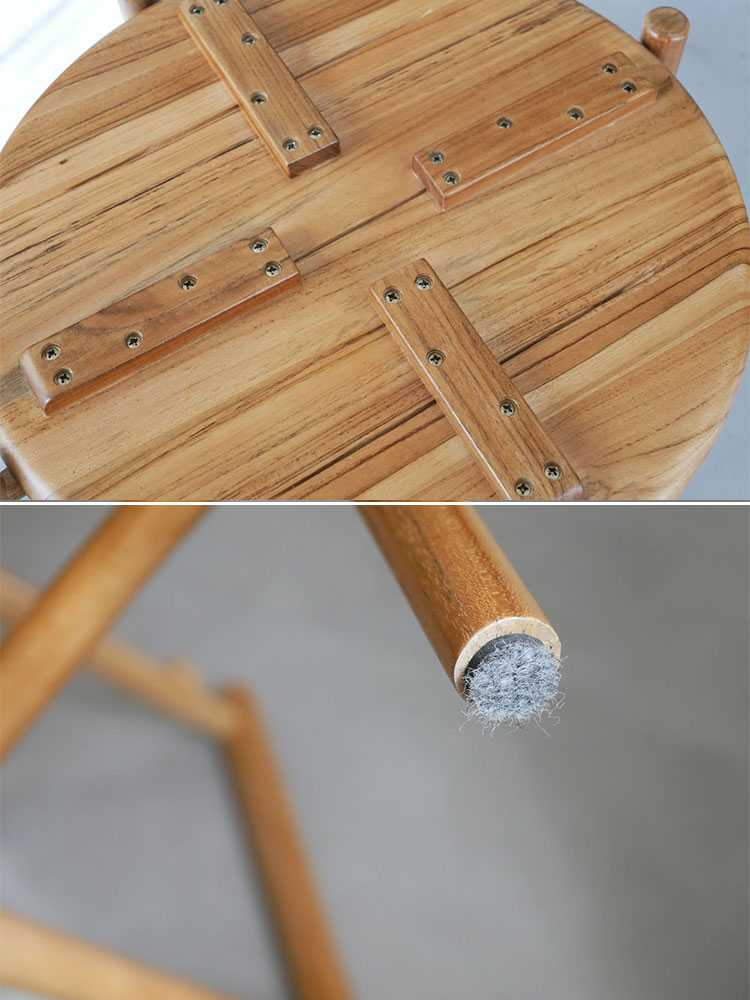 チーク材の折りたためるサイドテーブル