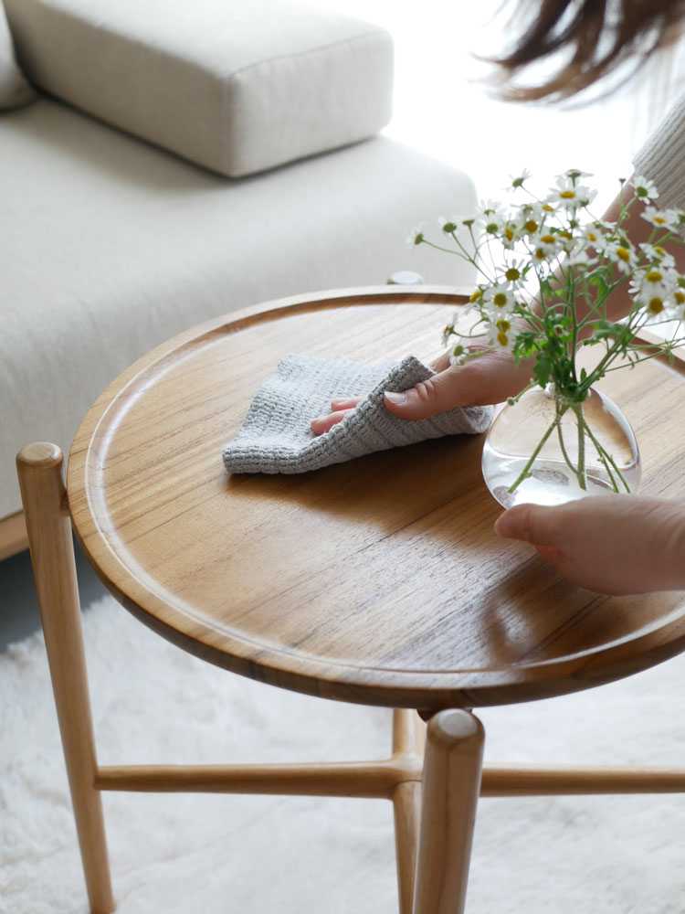 インドネシア製チーク材の折りたたみ可能なサイドテーブル