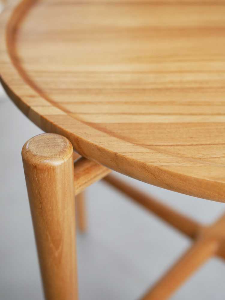 チーク材のたためるサイドテーブル