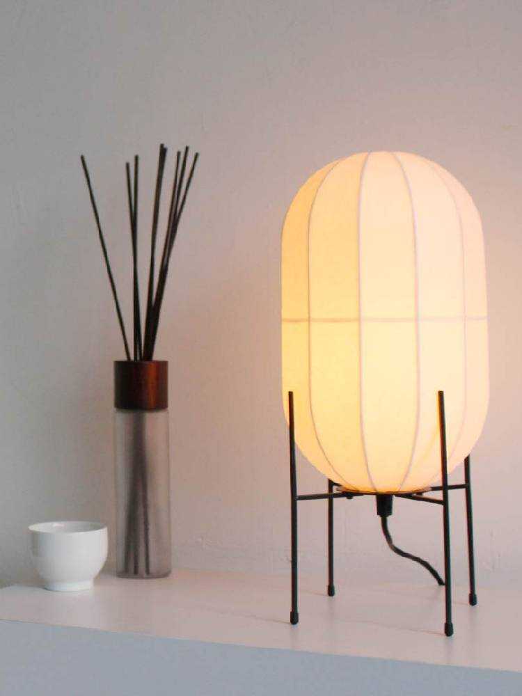 スチールと和紙製のDI CLASSE OHテーブルランプ