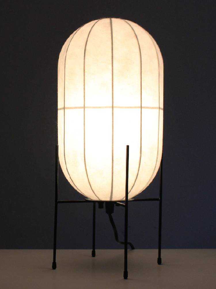 ディクラッセの和紙シェードとステンレス製テーブルランプ