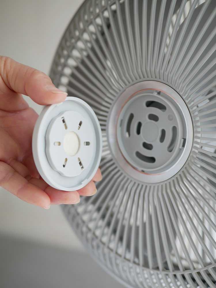 シルバー色のカモメファン、上下左右調整可能