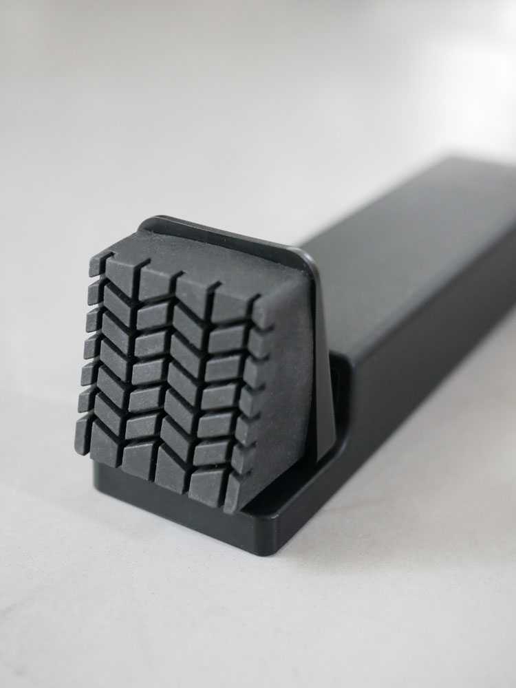 マーナ製黒色ドアストッパー