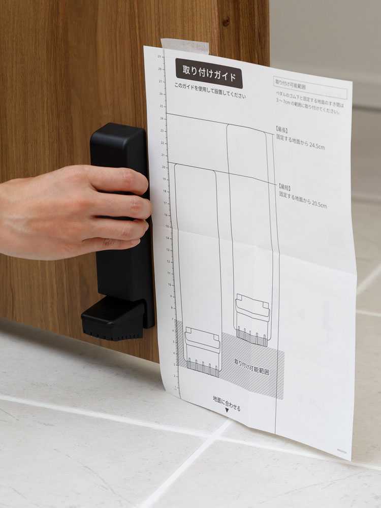 marnaマーナのドアストッパーがドアを固定している