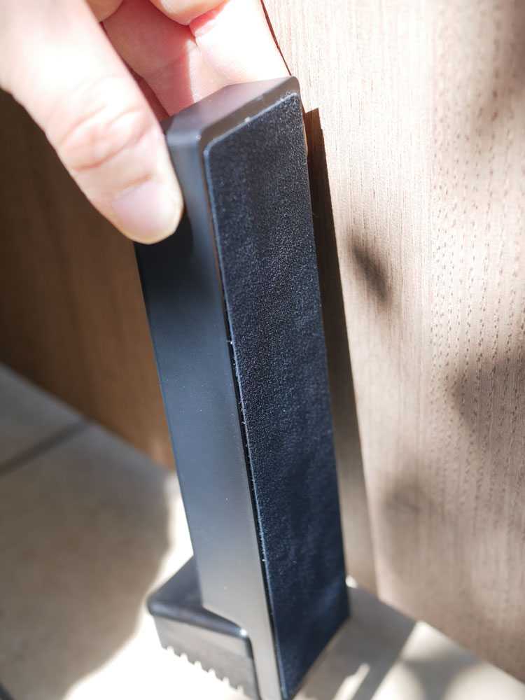 マーナのABS樹脂ドアストッパー